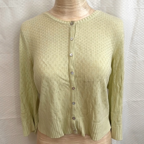 DKNYC Sweaters - 🔴 DKNY City soft lime green button down 3/4 sleeve cardigan.